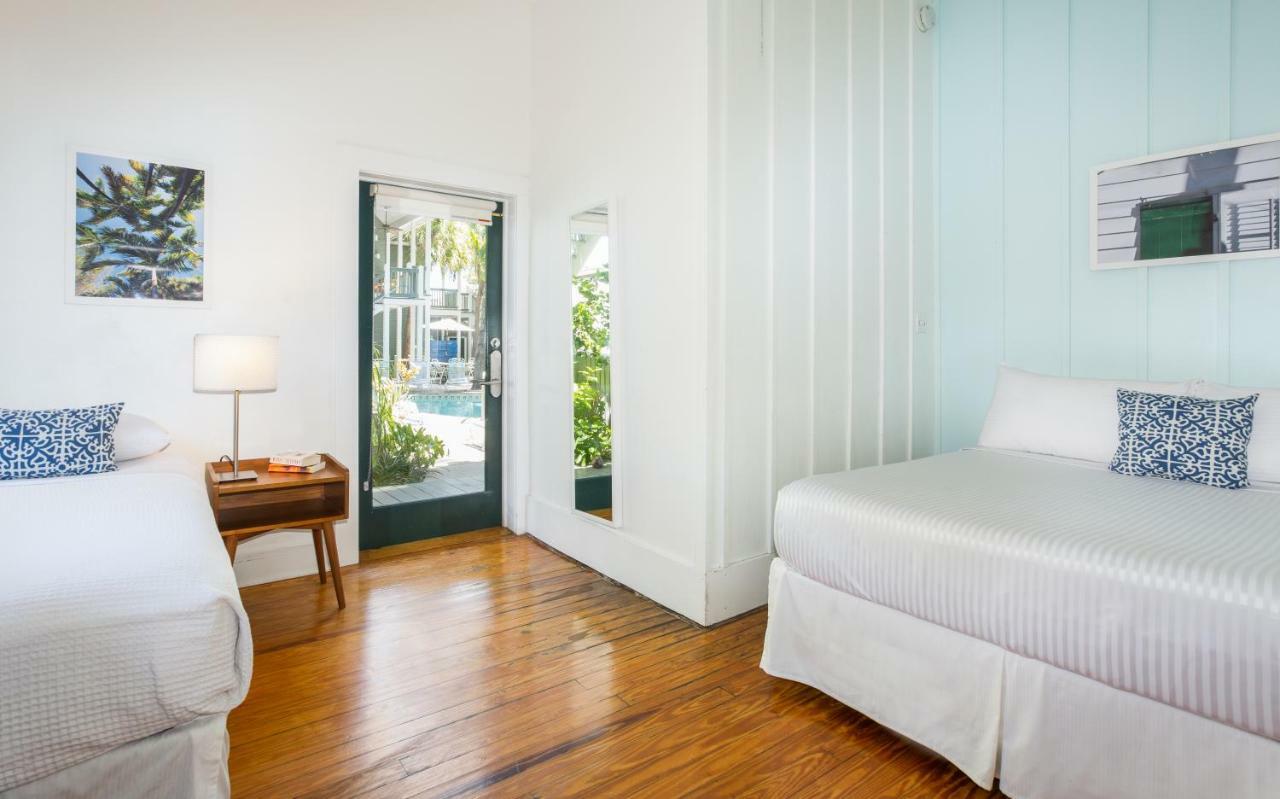 Cabana Queen Room Twin Bed