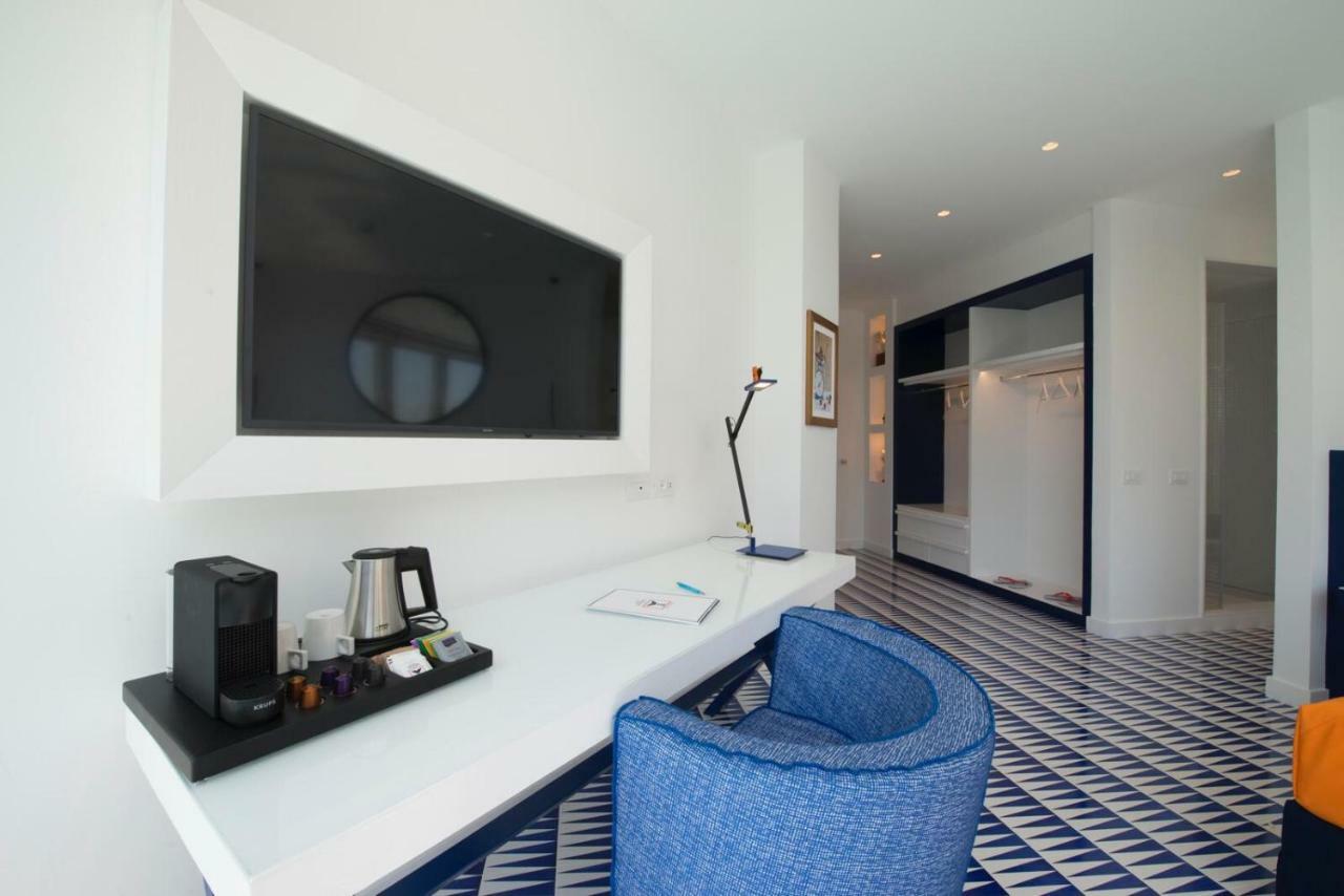 Deluxe Suite Spa Bath
