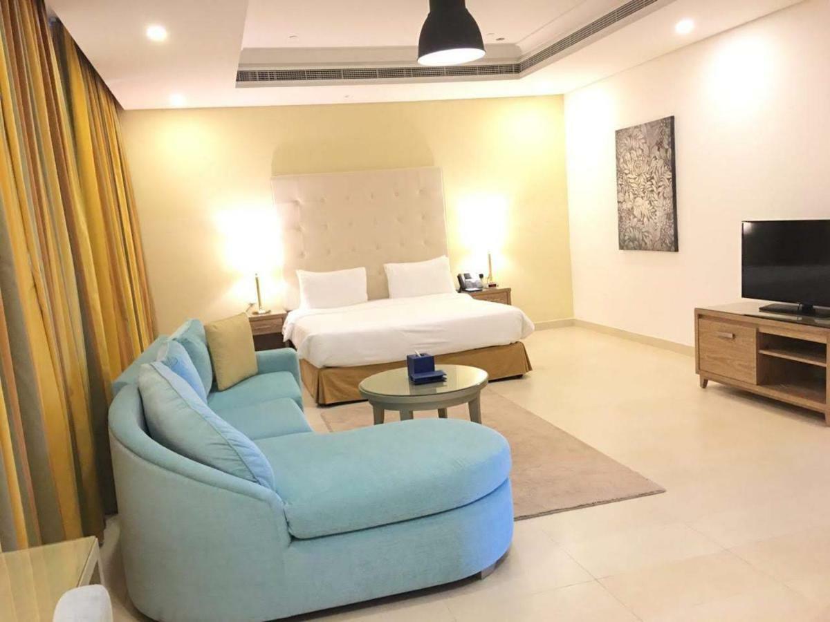 Sandy Shore Three Bedroom Suite on F&B Heart of Kite Beach