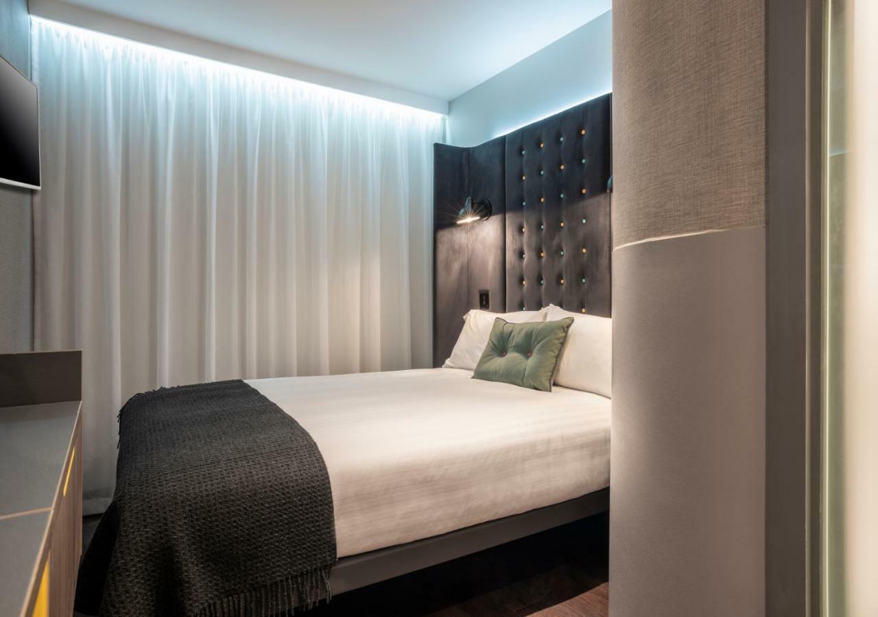 Cosy Double Without Window