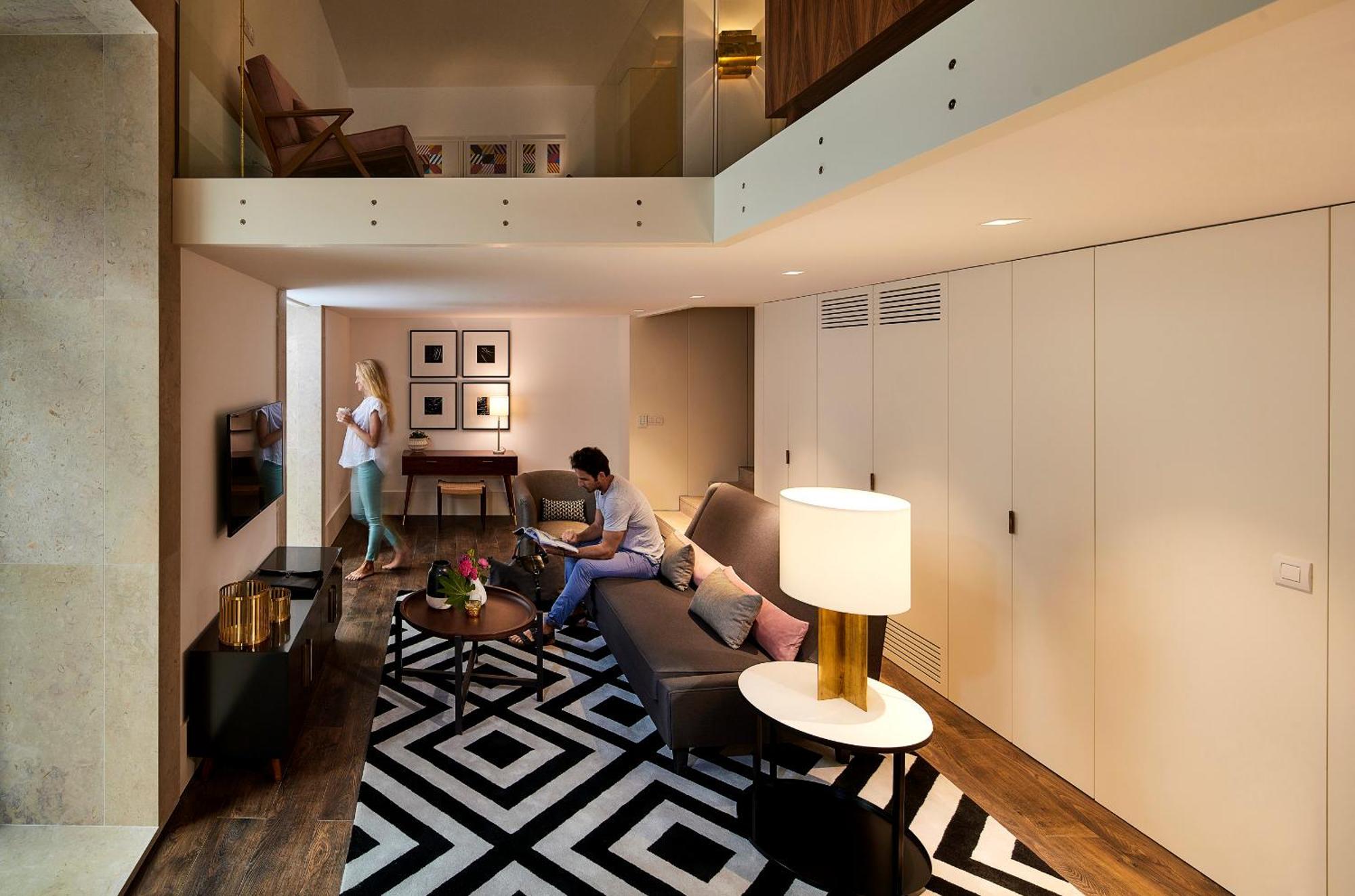 Mezzanine Suite