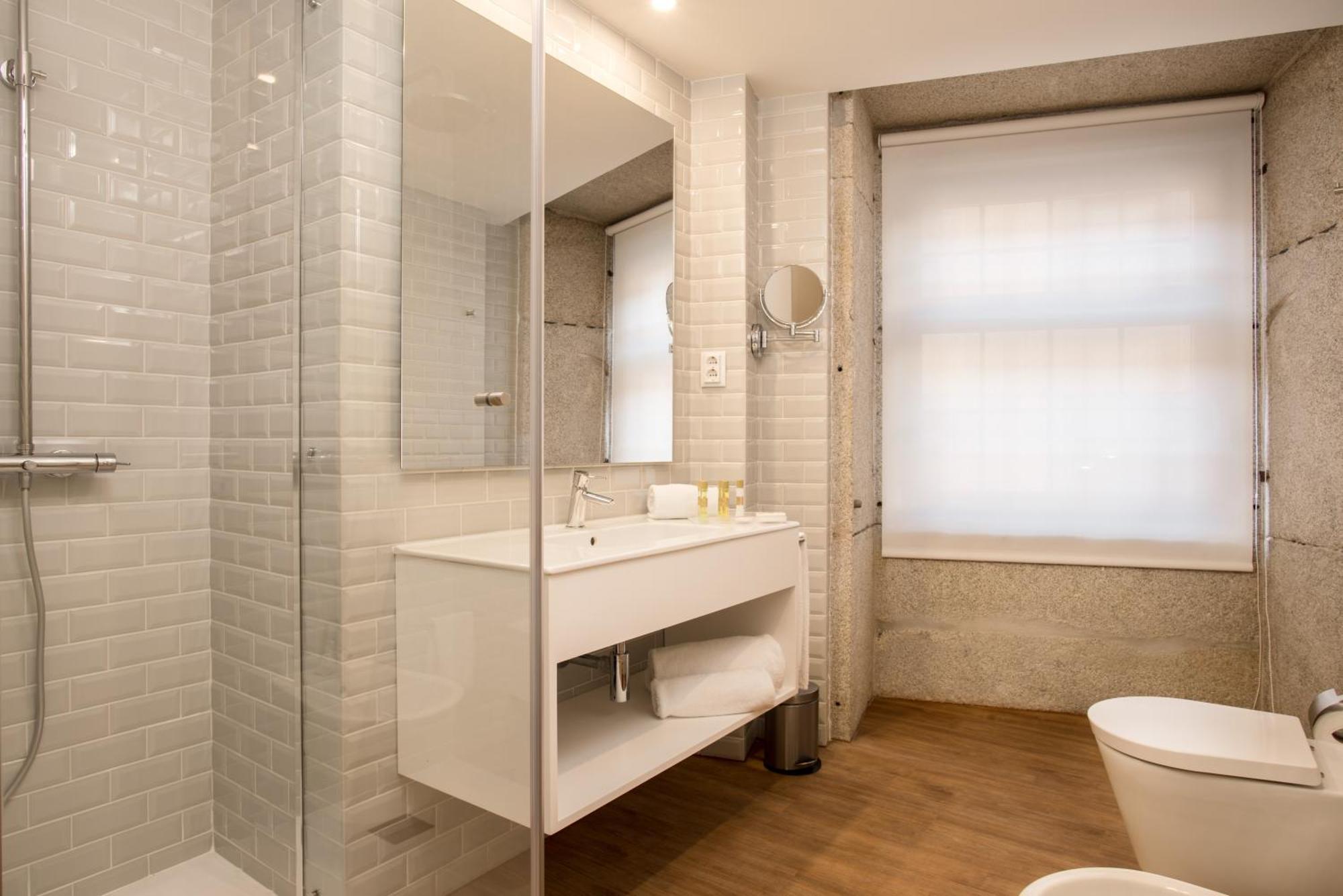 Quarto com Cama de Casal ou 2 de Solteiro