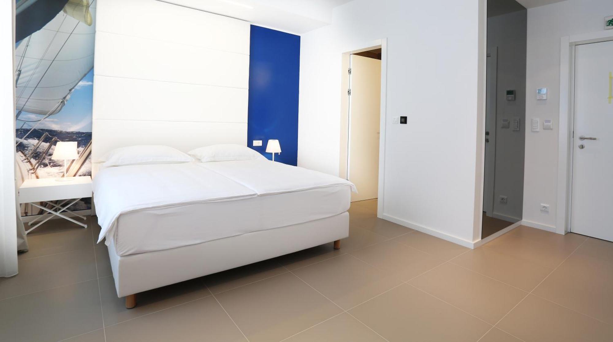 Deluxe Double Room City View