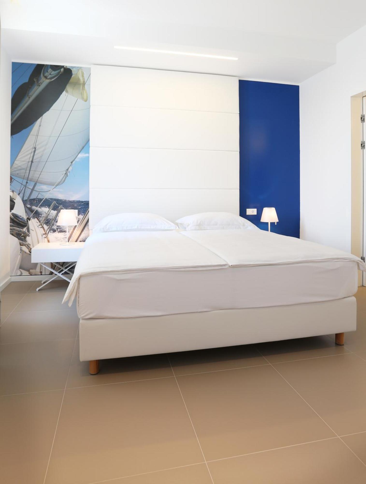 Deluxe Double Room City View