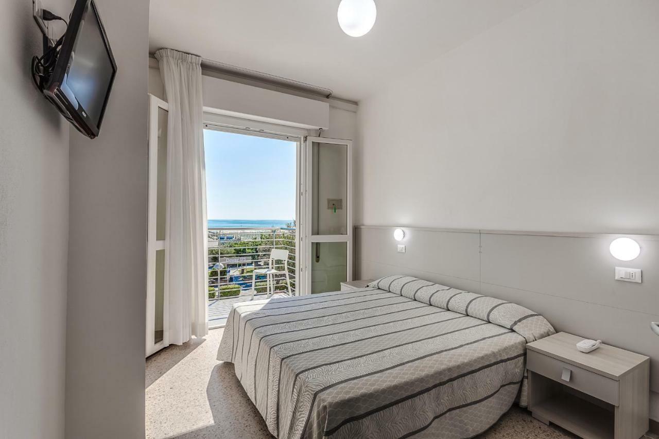 Double or Twin Room Sea View