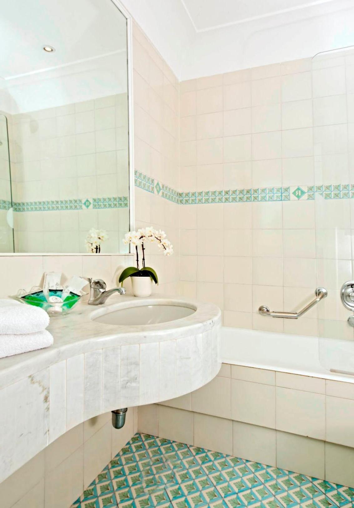 Classic Double or Twin Room Garden View