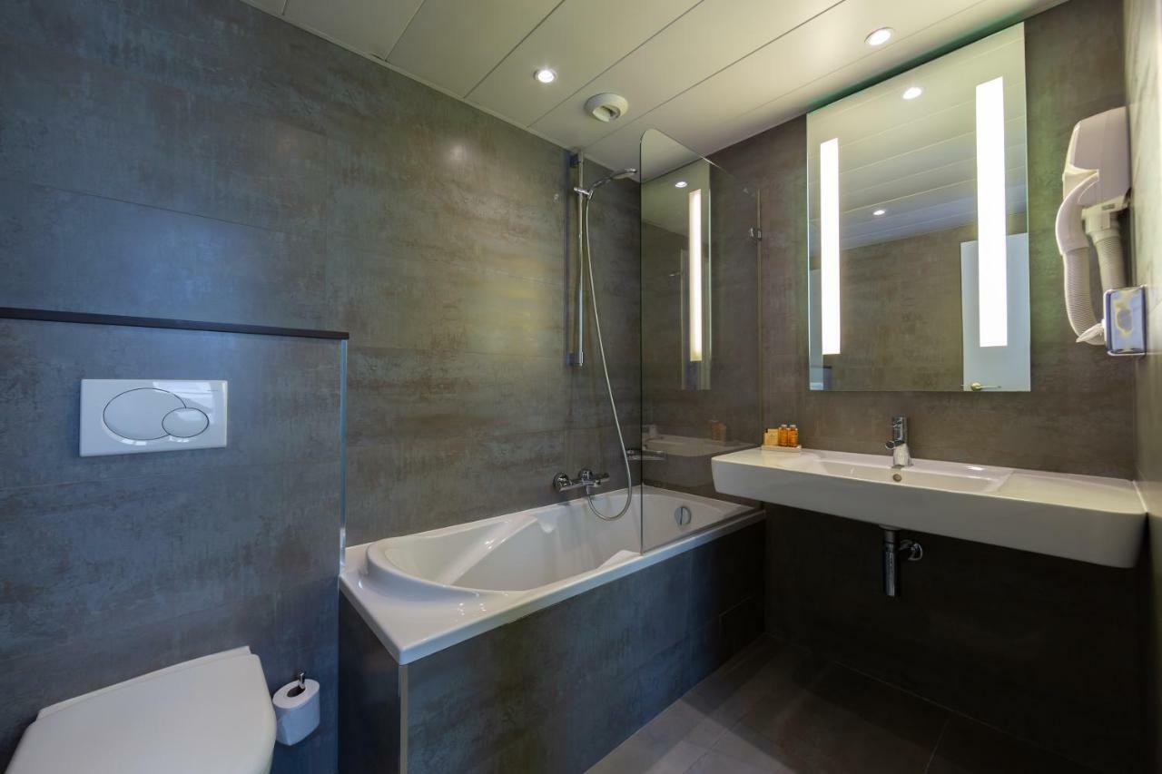 Triple Room Bath