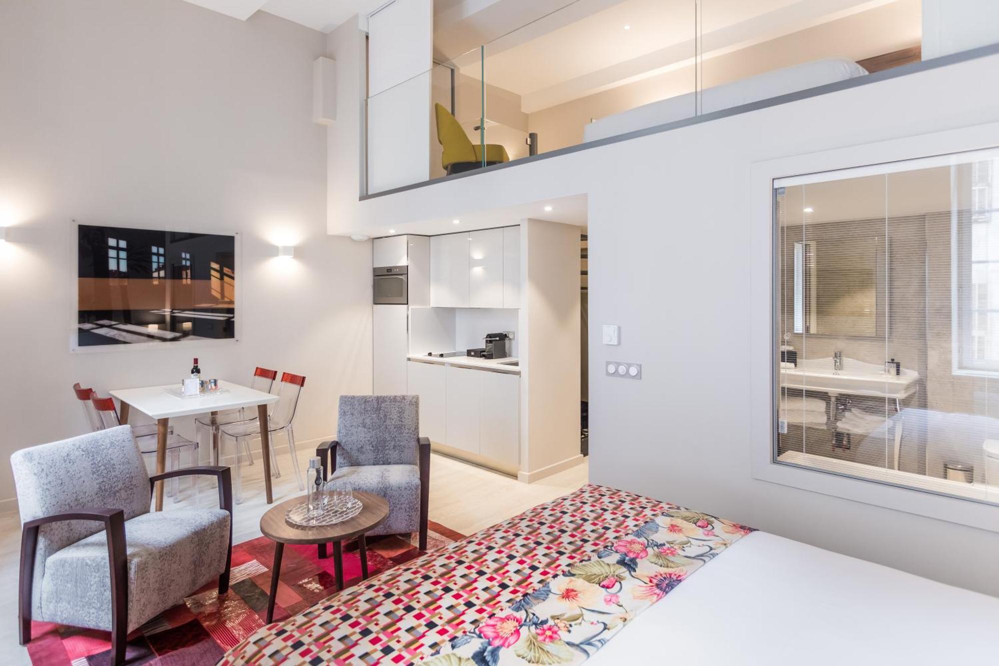 Deluxe Suite Mezzanine