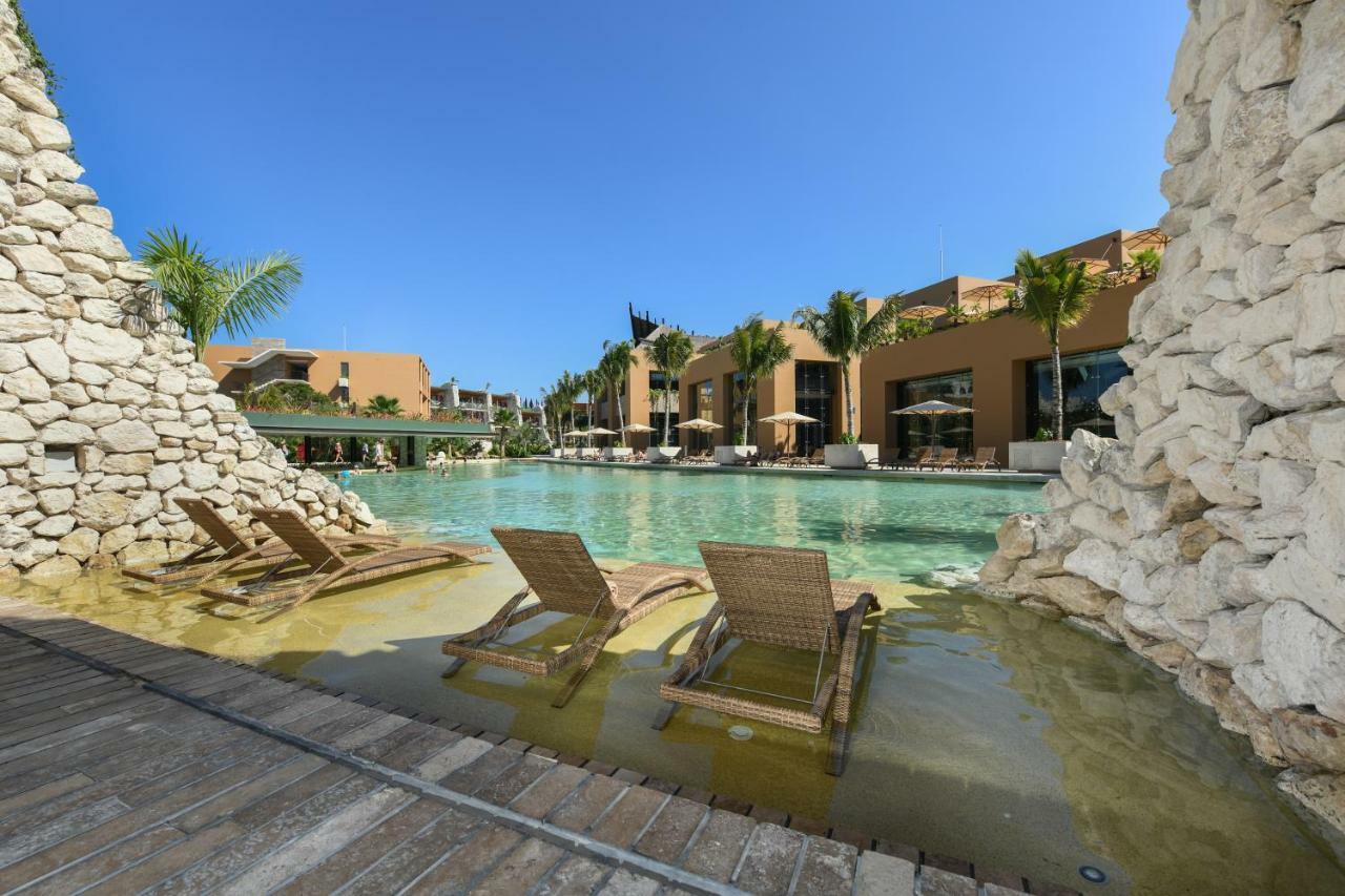 Hébergement avec Accès Direct à la Piscine - Vue sur Jardin