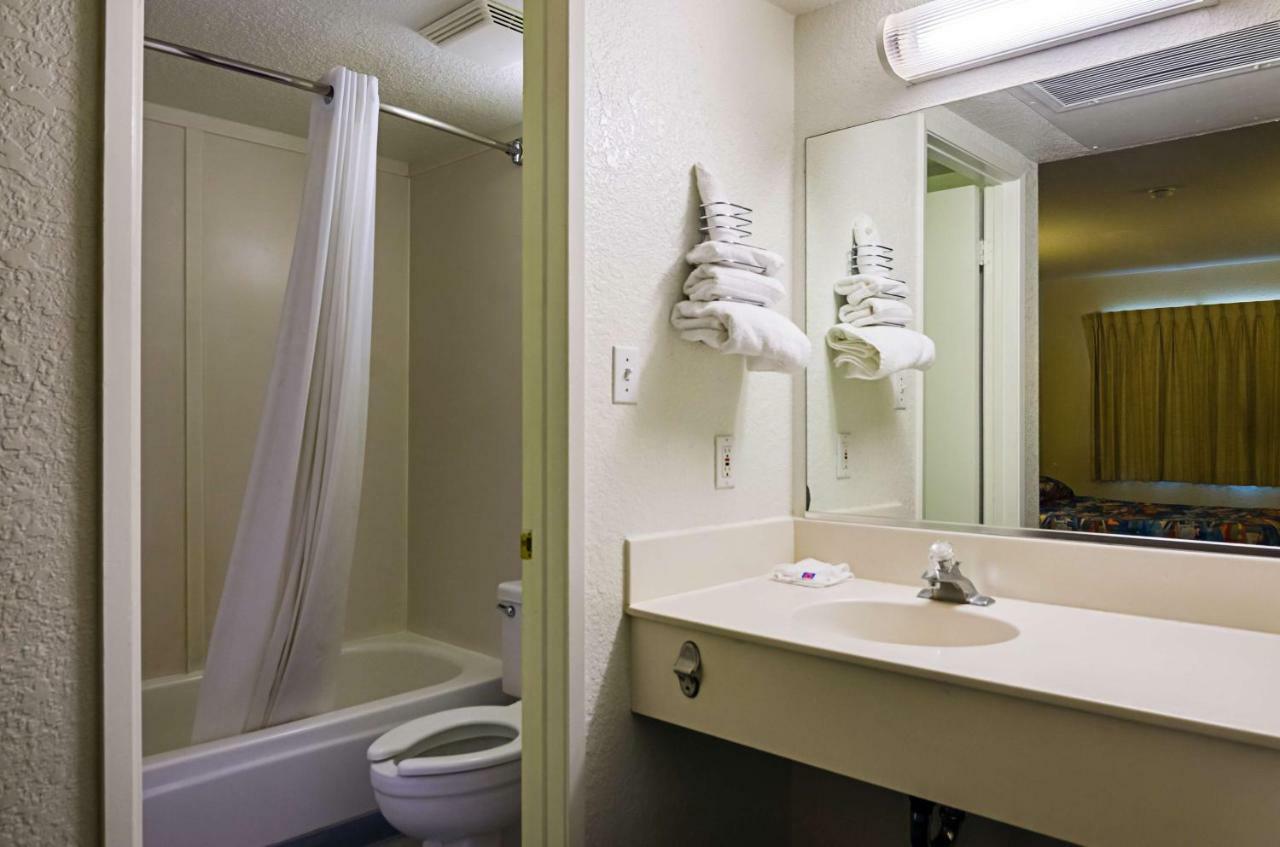 Queen Room with Two Queen Beds,847243631:JPEG