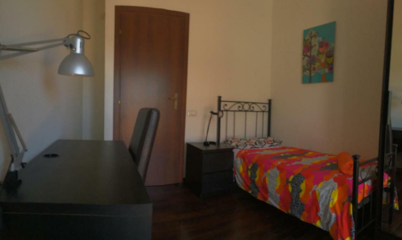 Chambre Simple avec Terrasse et Salle de Bains Commune