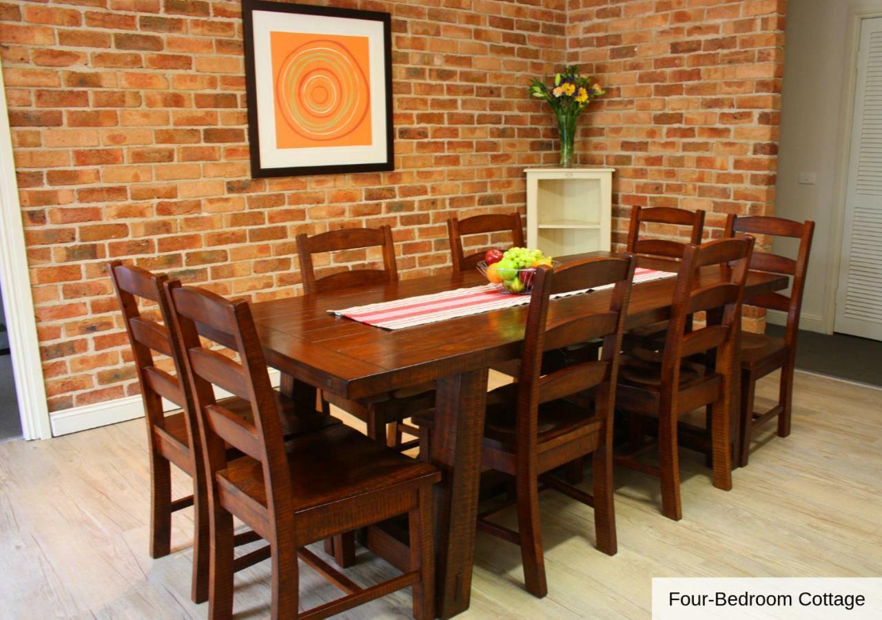 Four-Bedroom Cottage,884911783:JPEG