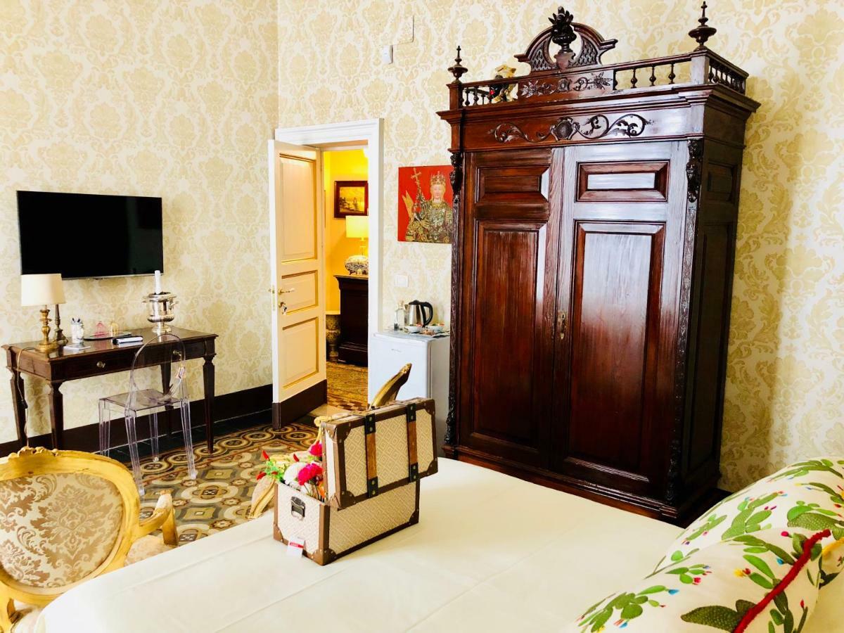 Double Room Private External Bathroom