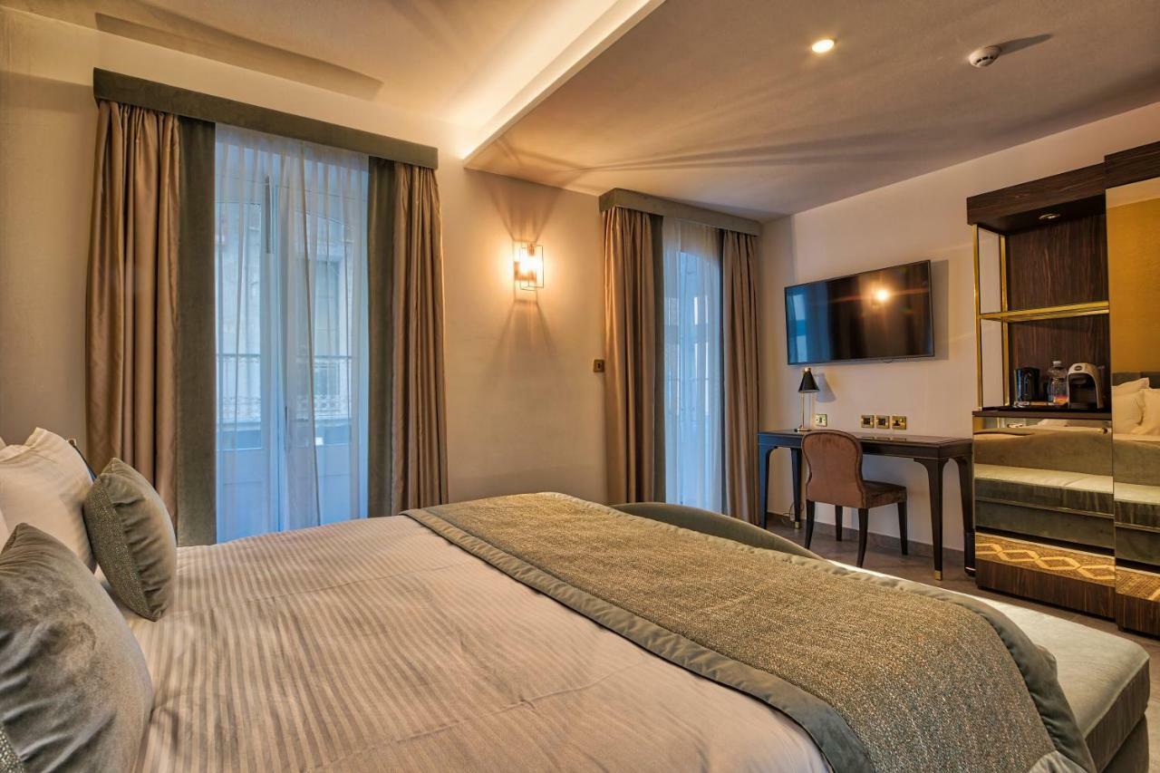 Triple Room Maltese Balcony