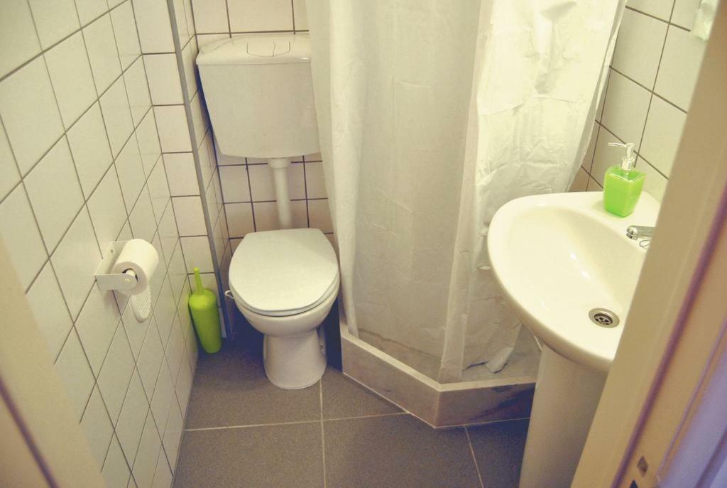 Single Room Private Bathroom