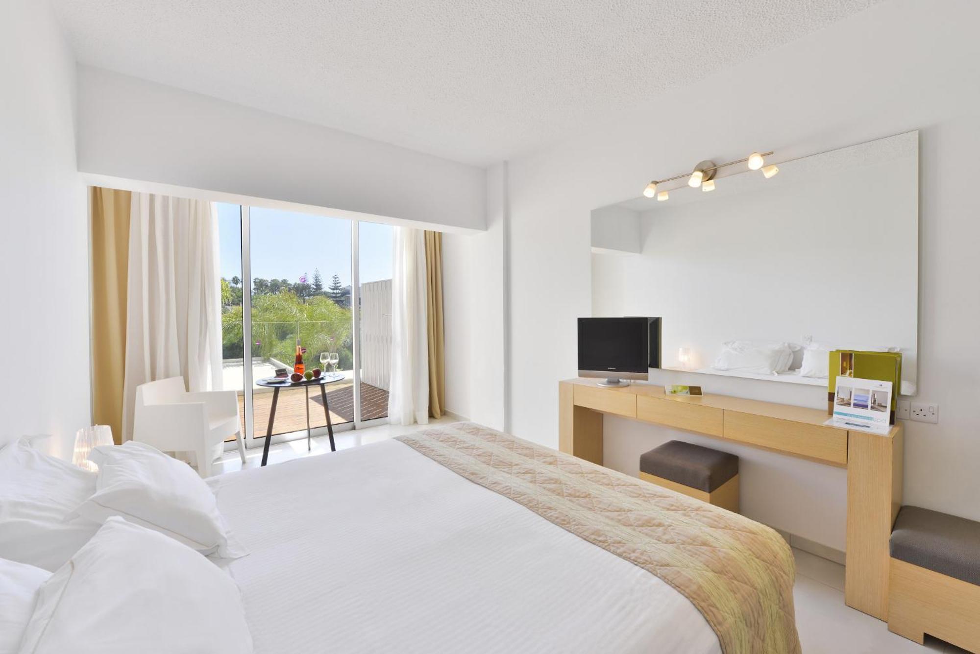 Superior Room Side Sea View