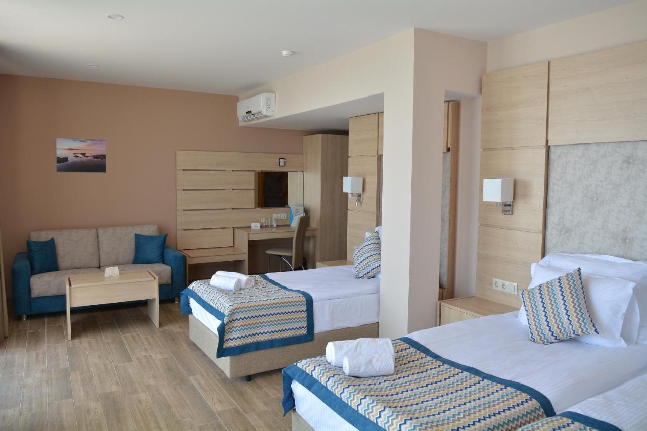 Family Room Balcony SPA Beach Access