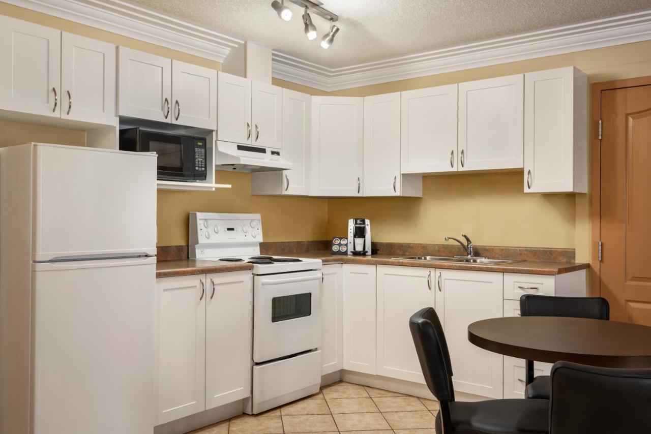 One-Bedroom Queen Suite Non-Smoking
