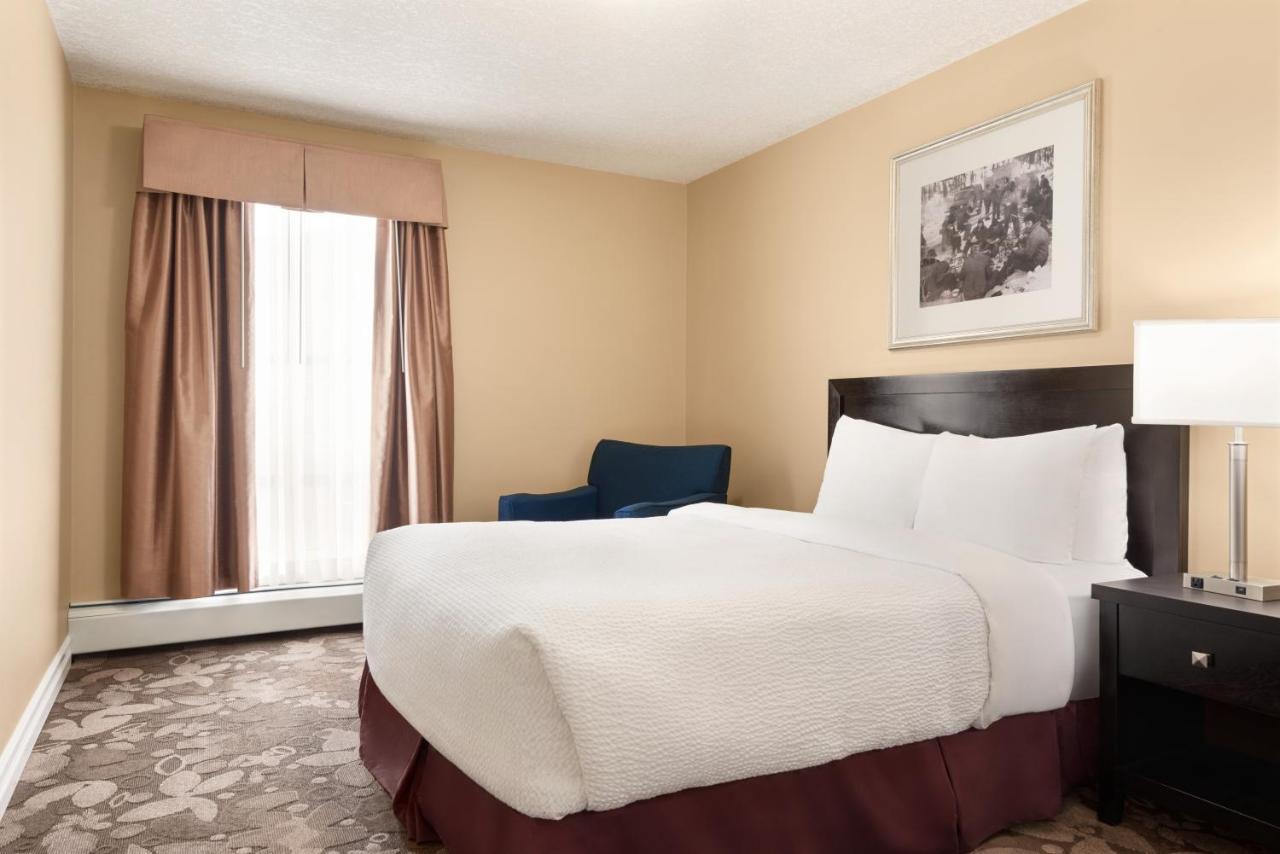 One-Bedroom Queen Suite Non-Smoking