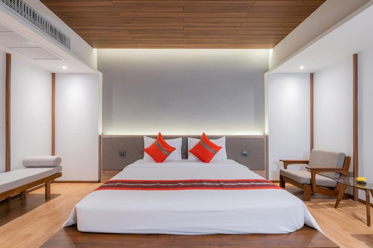 Superior Room Bathtub