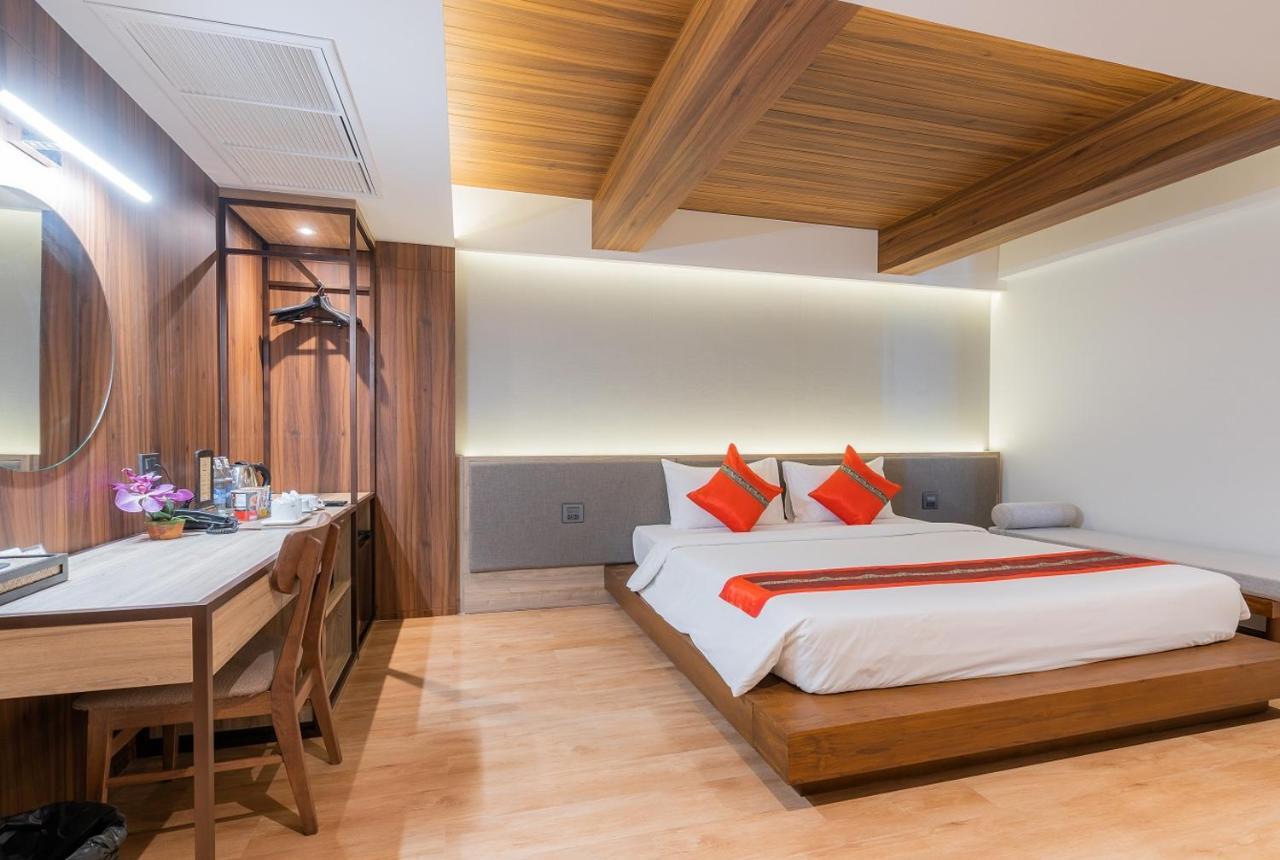 Superior Room Bathtub