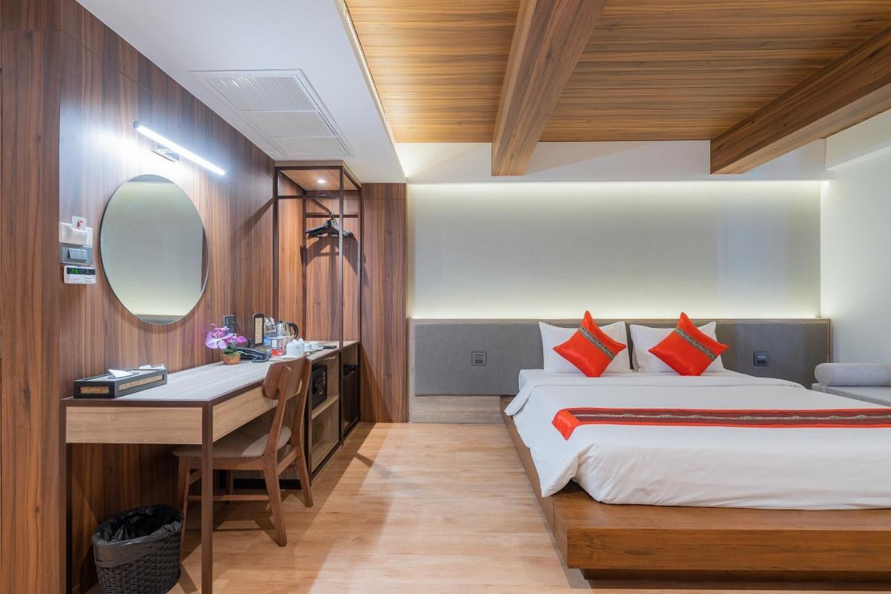 Superior Room Bathtub