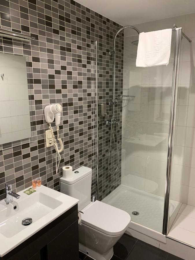 Triple Room Shower