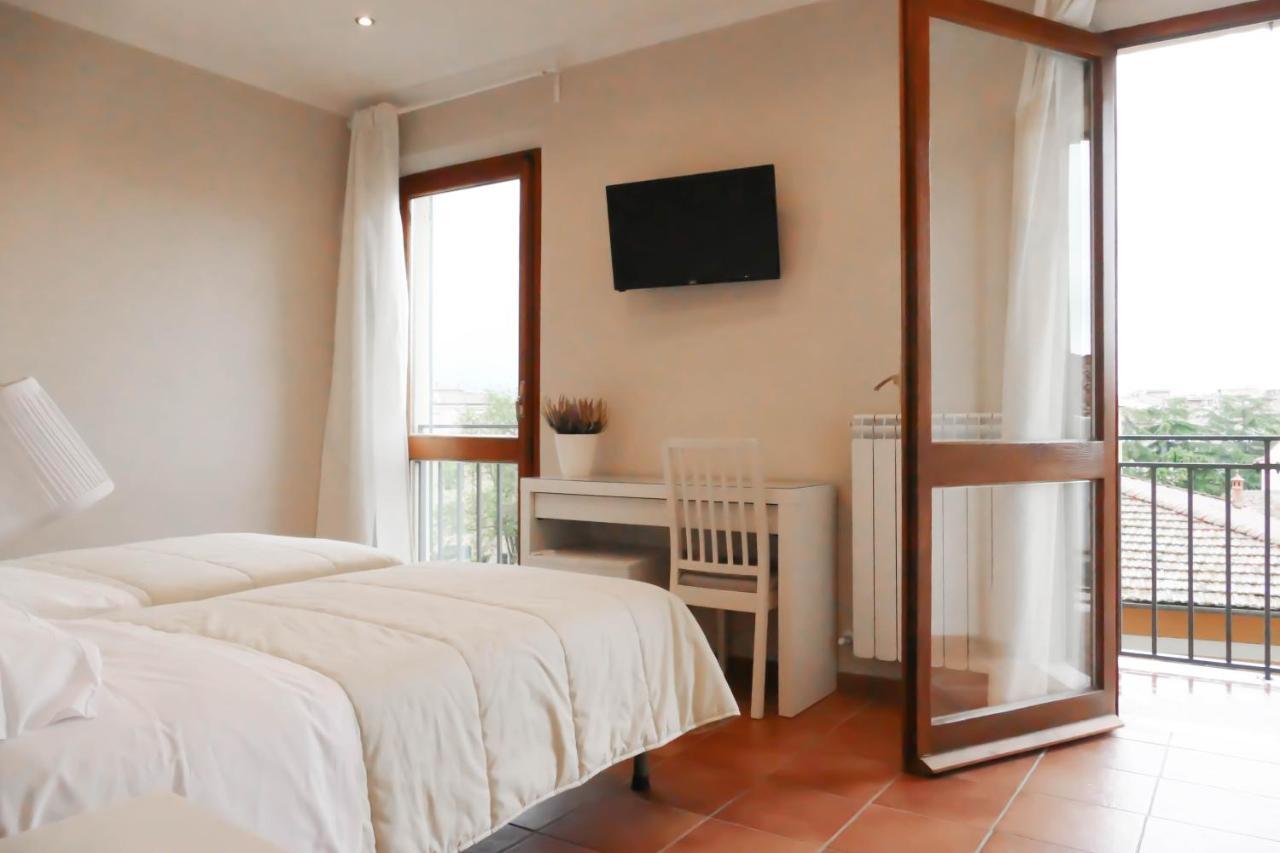 Zweibettzimmer mit eigenem Bad außerhalb des Zimmers