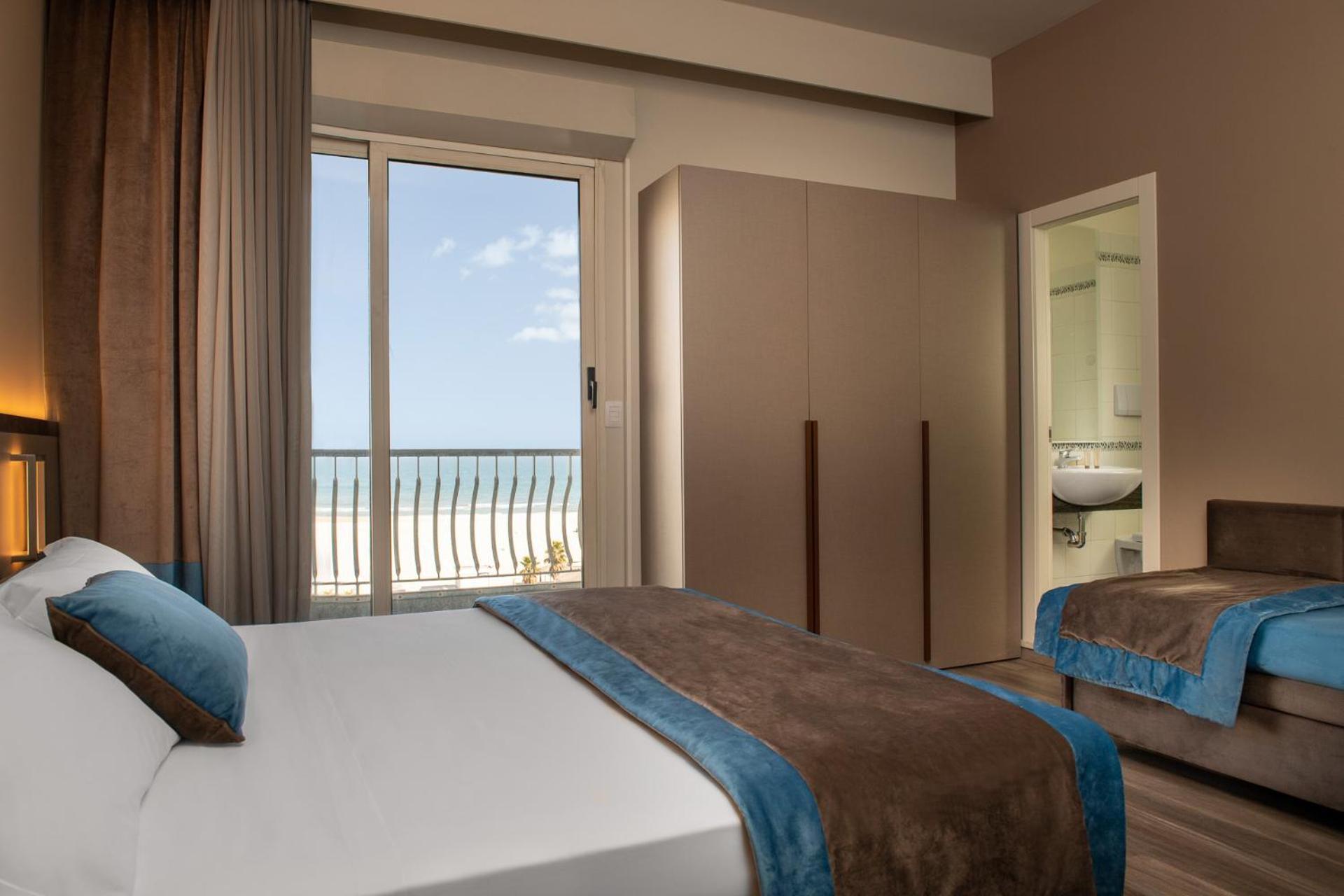 Deluxe Triple Room Sea View