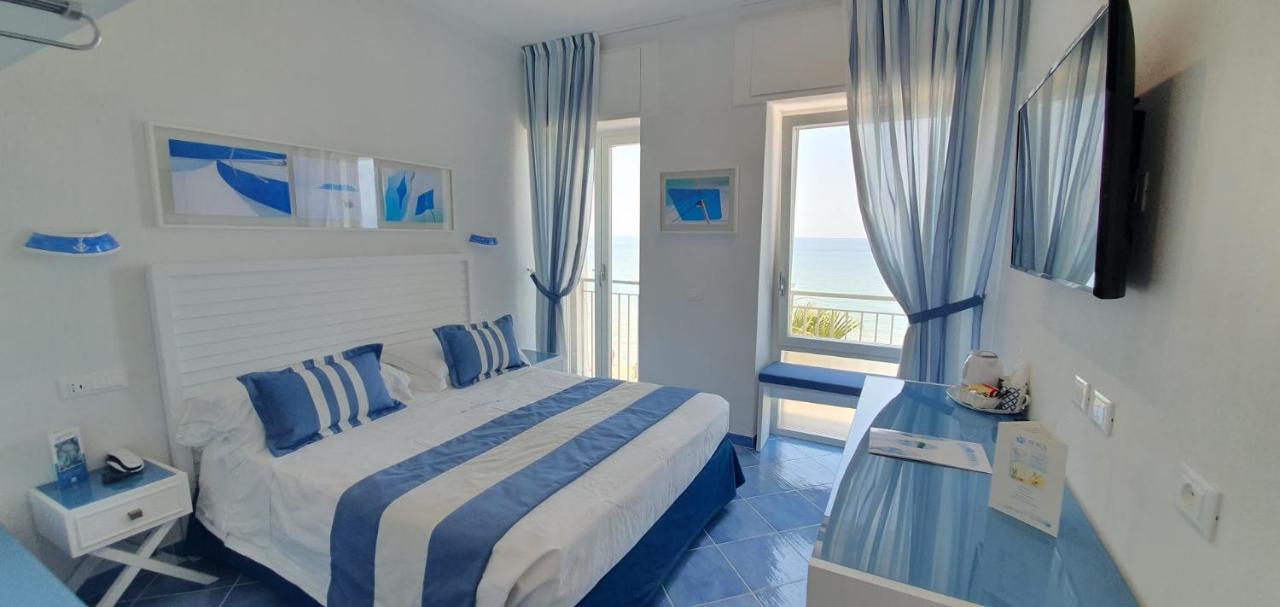 Double or Twin Room Sea View