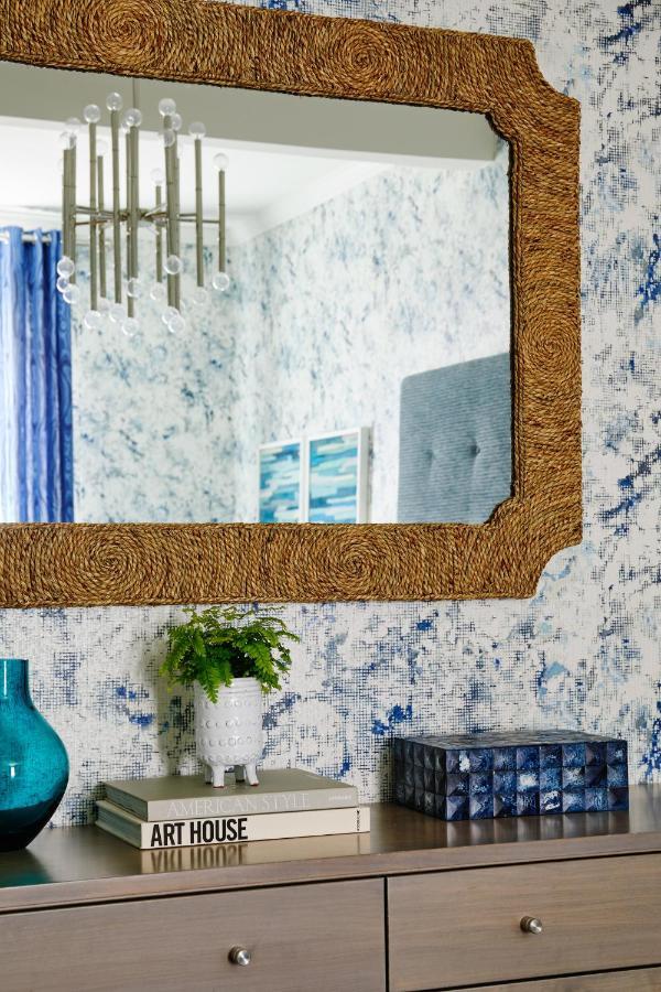 Lark Suite