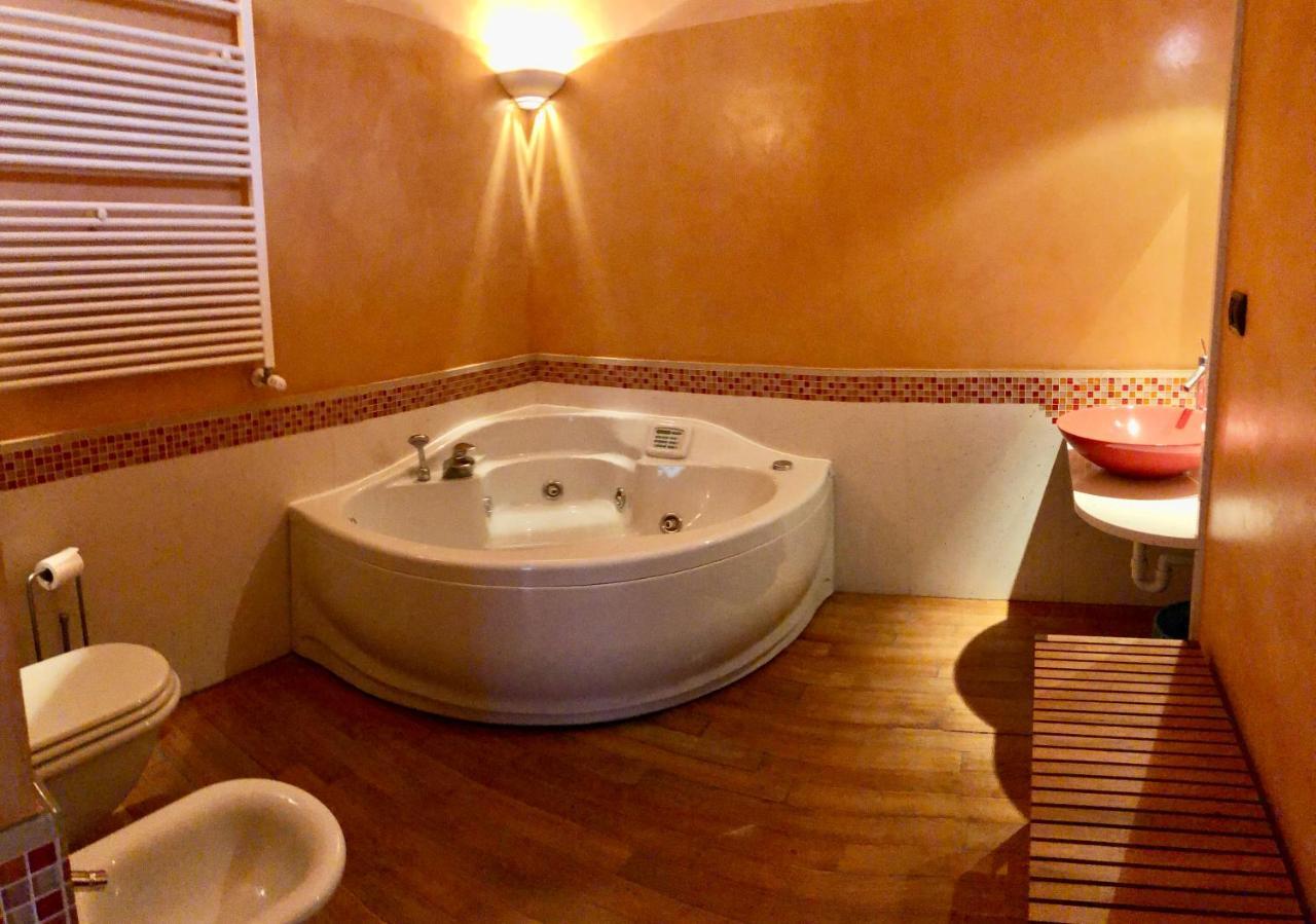 Double or Twin Room Private External Bathroom