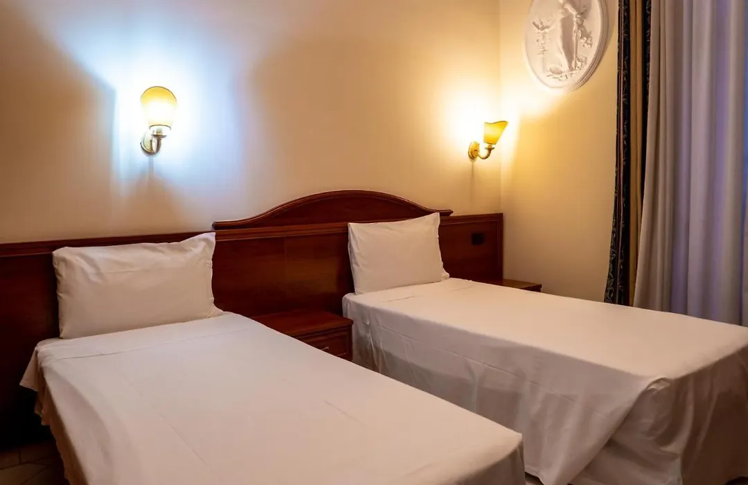 Caroline Suite-1