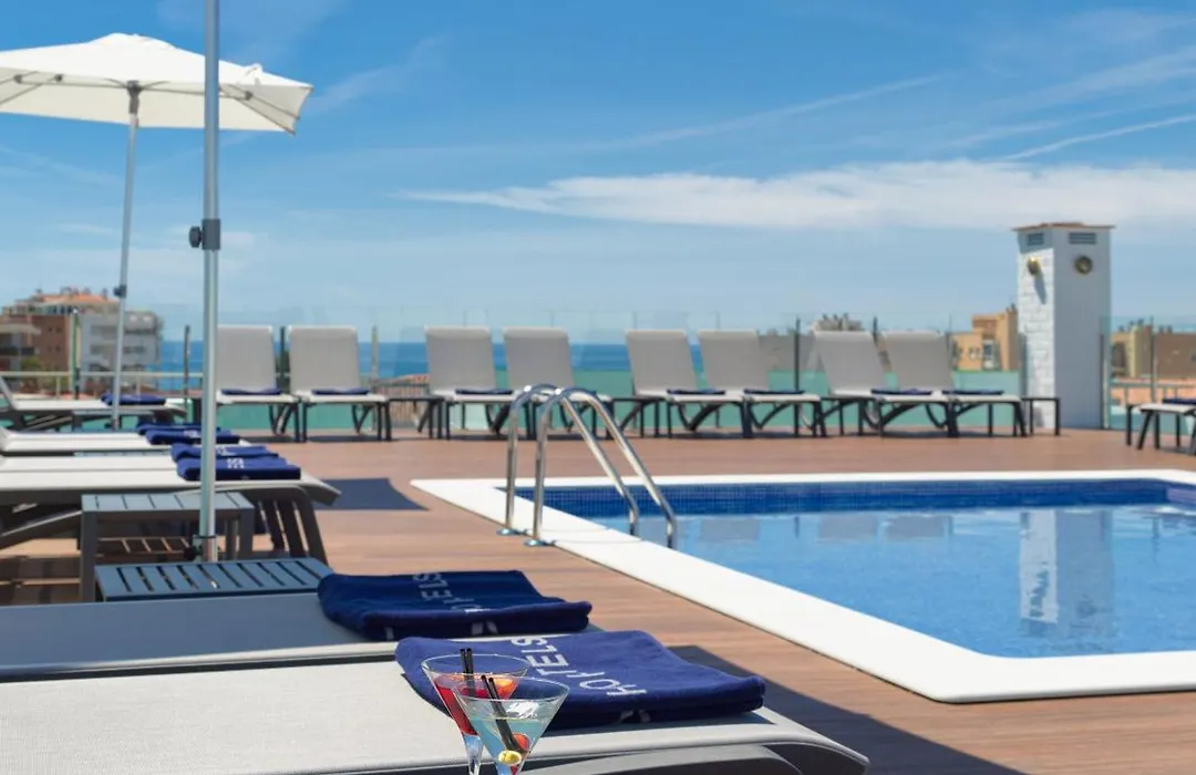 H10 Delfin - Adults Only-1
