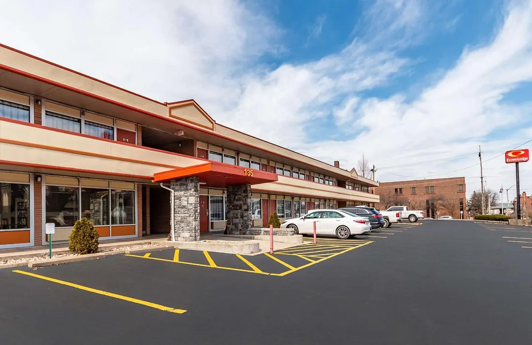 Econo Lodge Zanesville-1