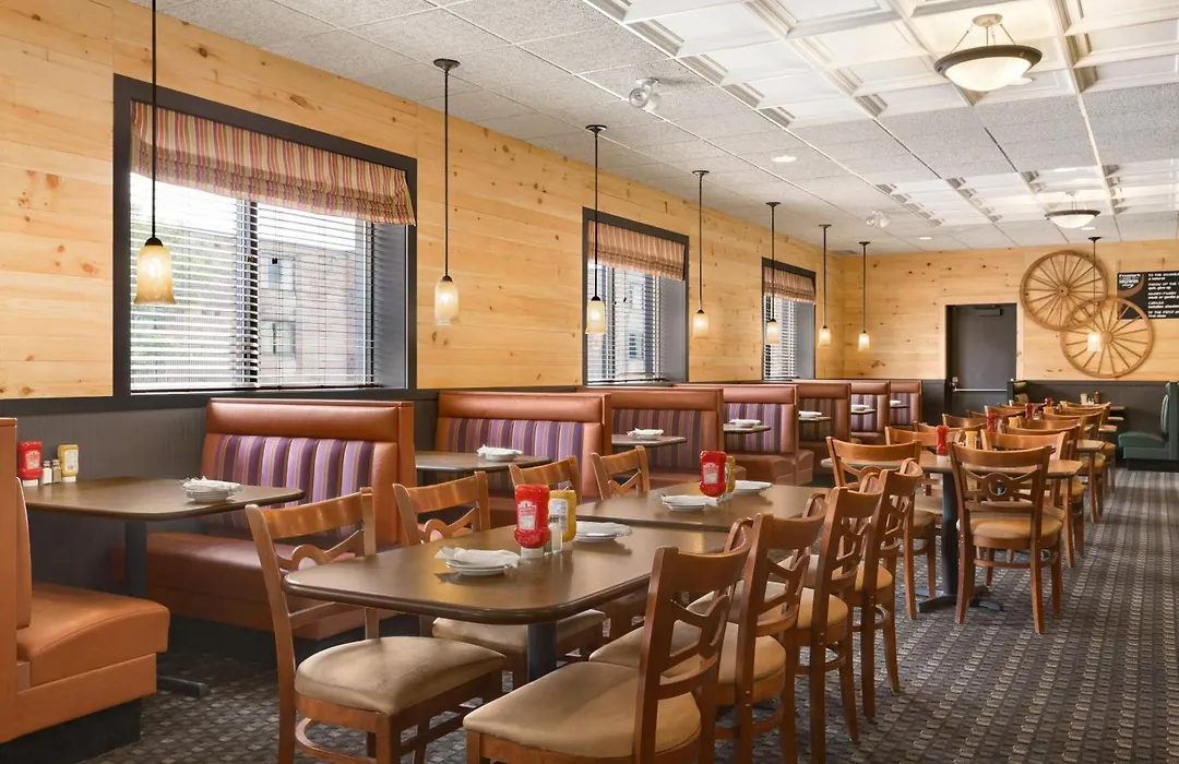 Days Inn by Wyndham Fallsview-1