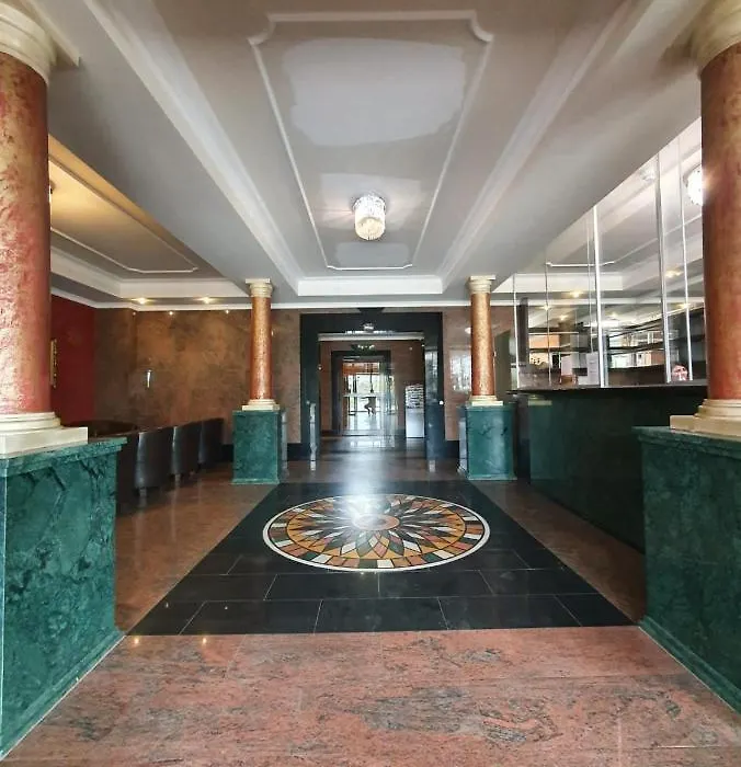 R&B Hotel-1
