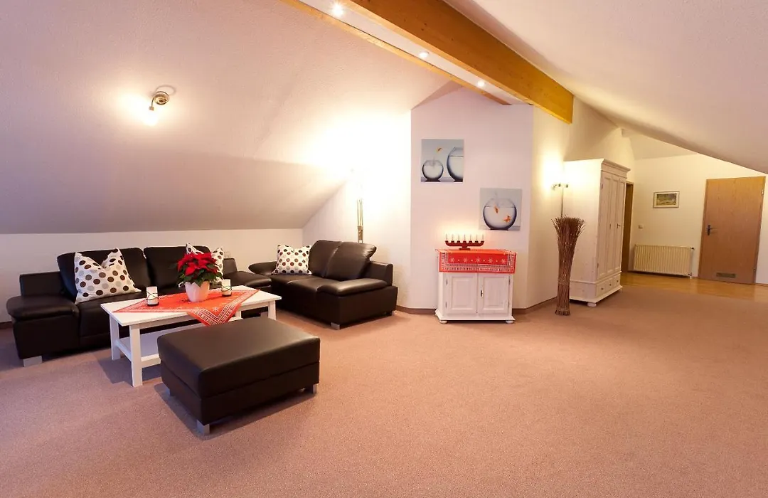 Familien- Und Wellnesshotel "Viktoria"-1