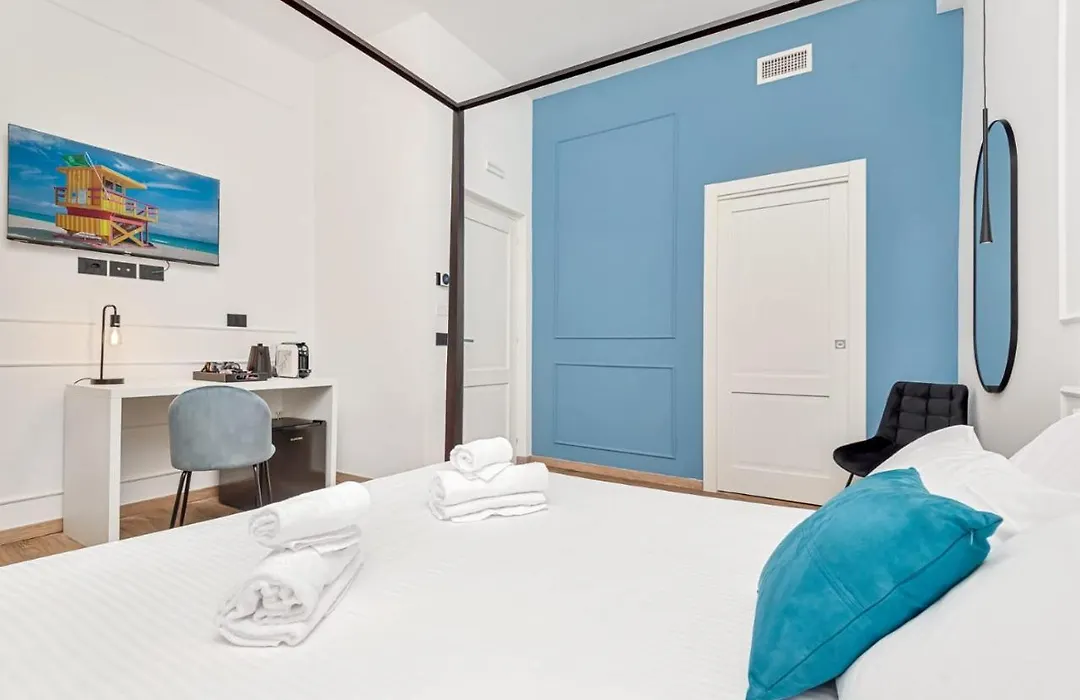 Nelli Rooms Via Biassa-1