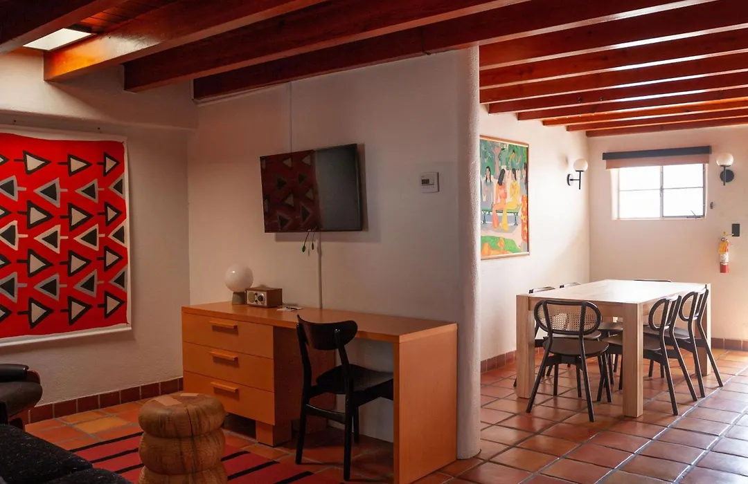 El Rey Court-1