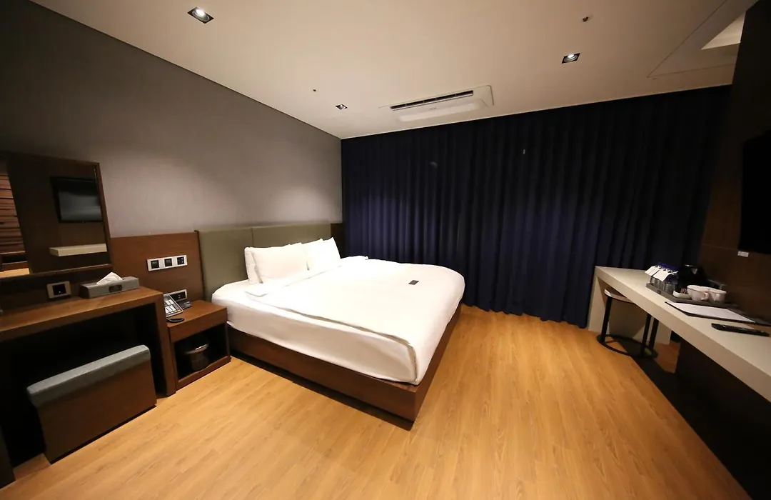 Sea Cruise Hotel-1