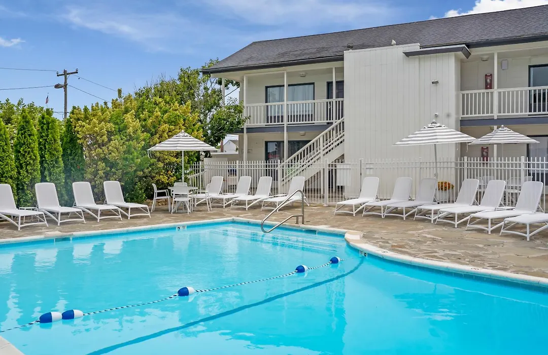 A Wave Inn - Montauk-1