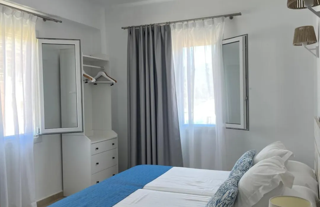 Hostal Dragonera-1