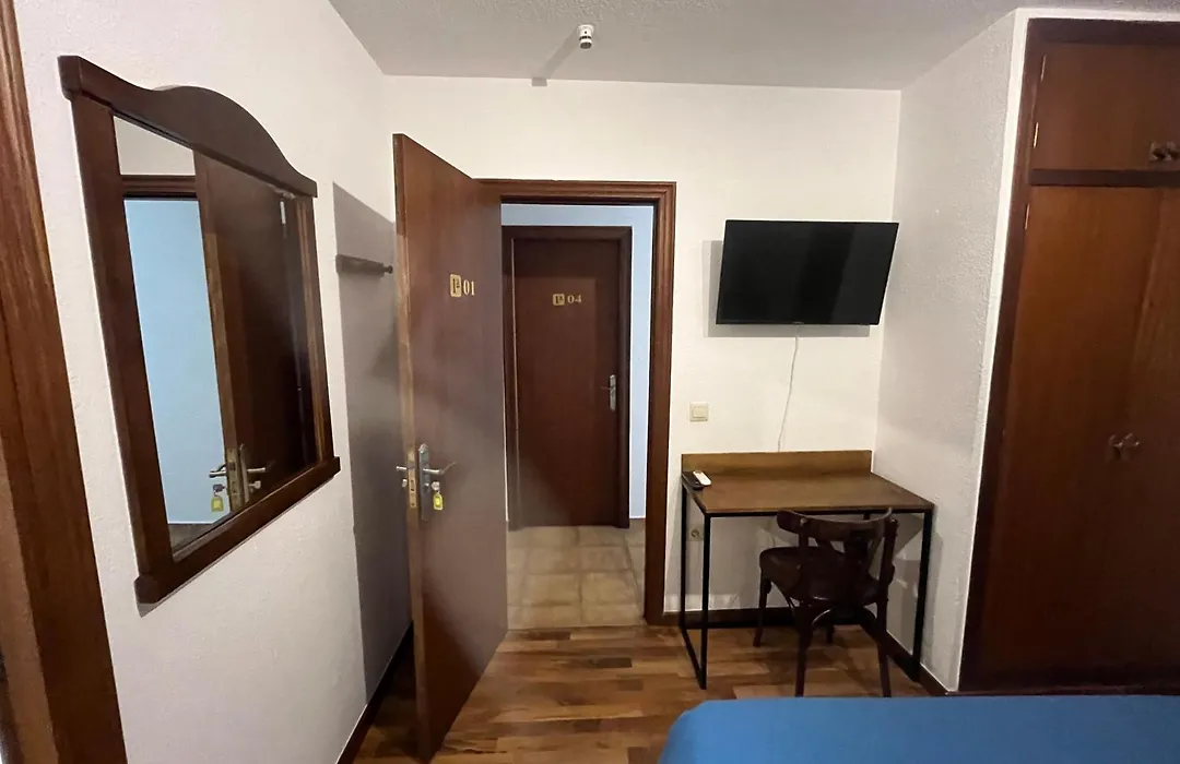Hostal&Apartamentos La Mar-1