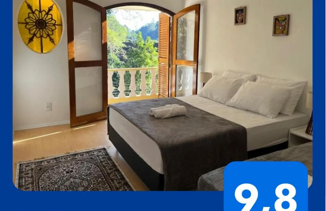 Suíte Romântica premiada com linda vista de varanda em Petrópolis!-1
