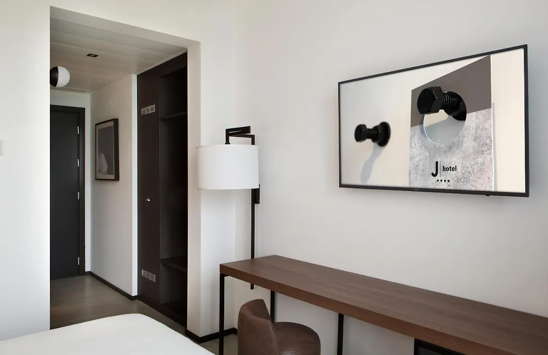 J Hotel-1