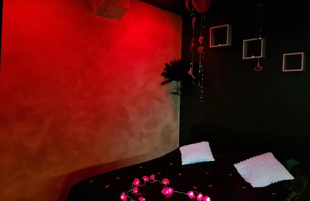 Love Room Jacuzzi-1