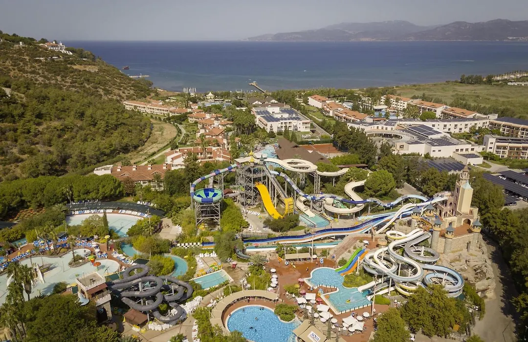 Aqua Fantasy Aquapark Hotel & Spa-1