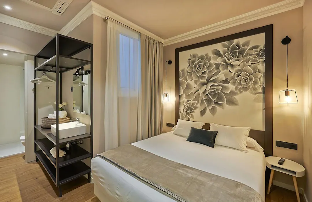 Hostal Central Barcelona-1