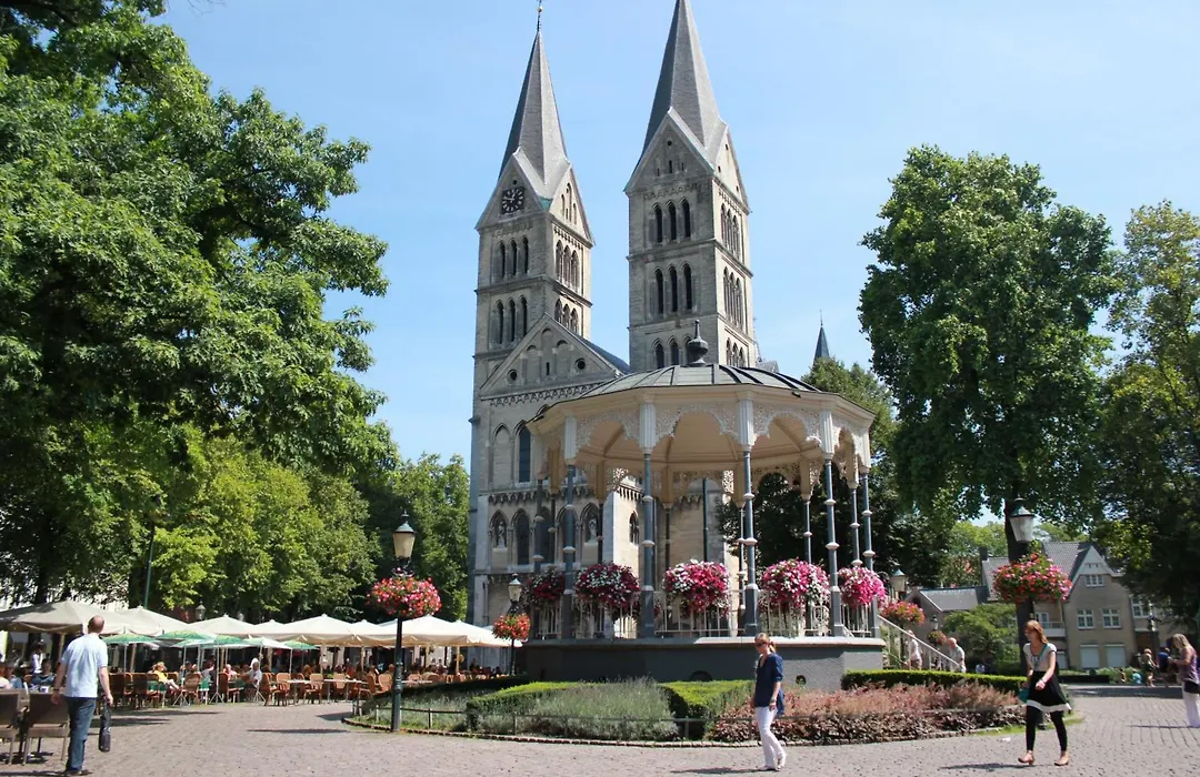 Hotel Roermond Next Door-1